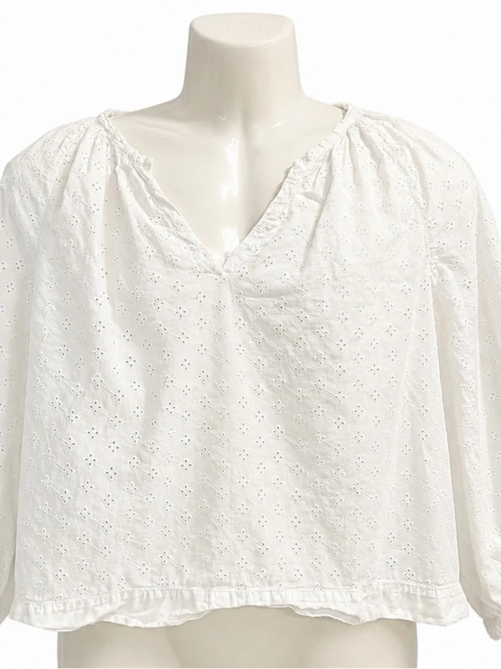 Xirena White Eyelet Embroidered Blouse – Size Small
